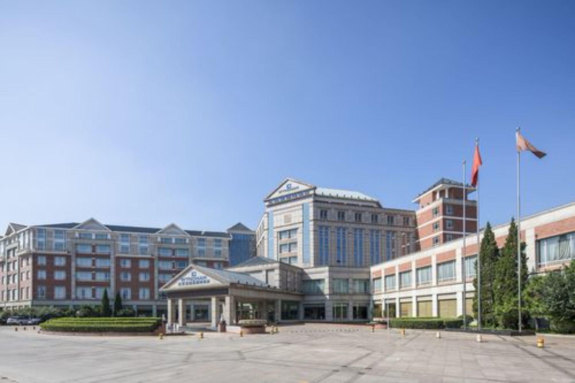 Wyndham Beijing North Hotel Changping Exterior photo